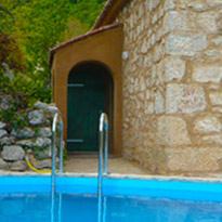 Beautiful infinity pool is just a part of your livingroom